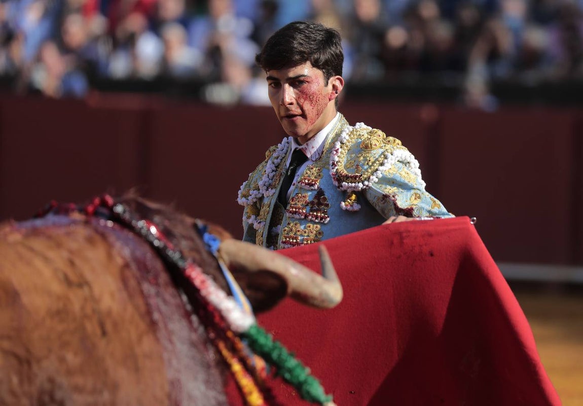 Corrida del sábado de farolillos de 2022 en la plaza de toros de Sevilla. RAÚL DOBLADO