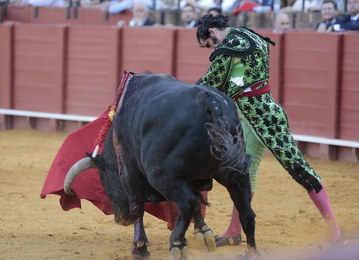Corrida del sábado de farolillos de 2022 en la plaza de toros de Sevilla. RAÚL DOBLADO