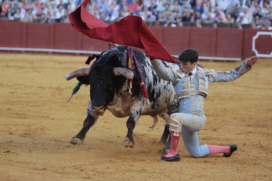 Corrida del sábado de farolillos de 2022 en la plaza de toros de Sevilla. RAÚL DOBLADO