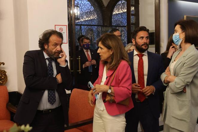 La ponencia de Jorge Dezcállar en Córdoba, en imágenes