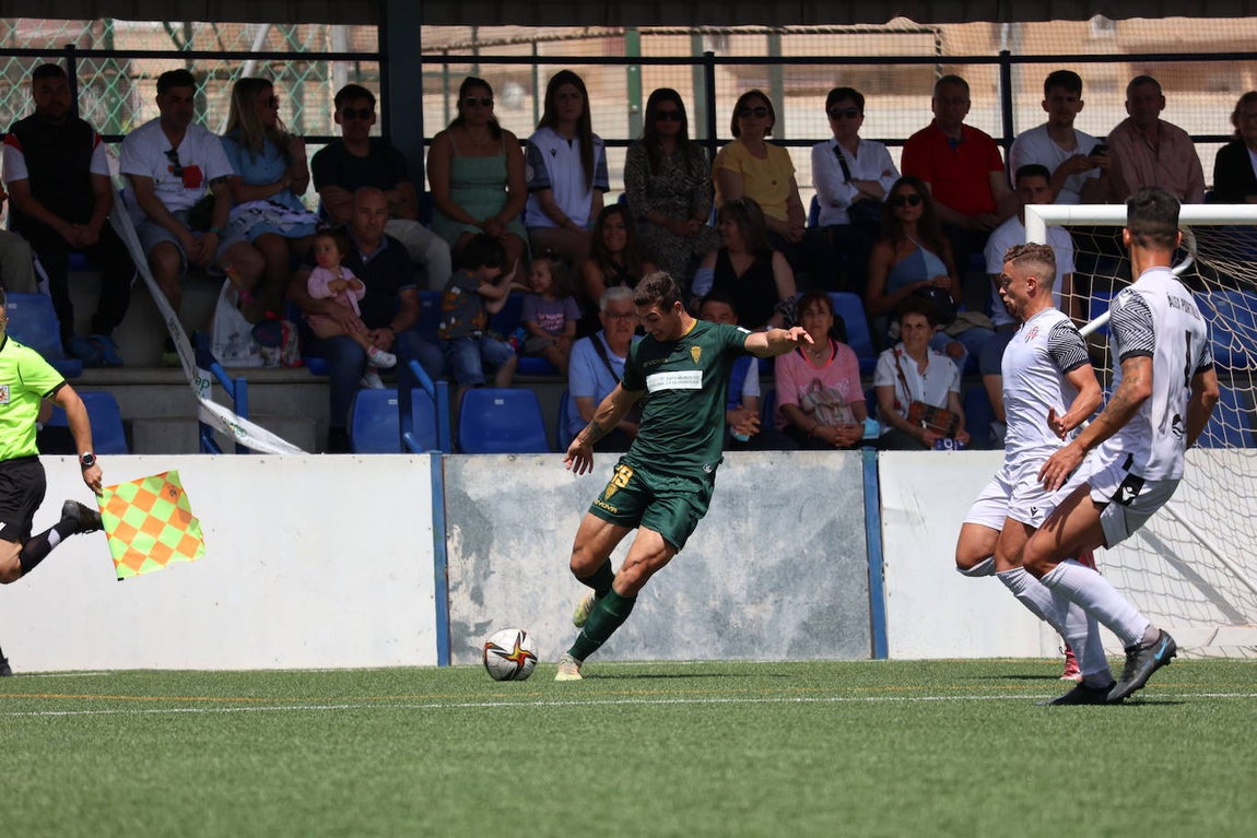 Las mejores jugadas y el ambiente cordobesista del Vélez CF - Córdoba CF, en imágenes