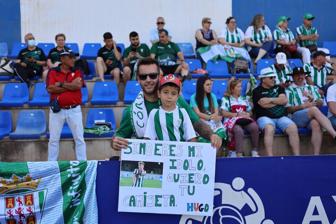 Las mejores jugadas y el ambiente cordobesista del Vélez CF - Córdoba CF, en imágenes