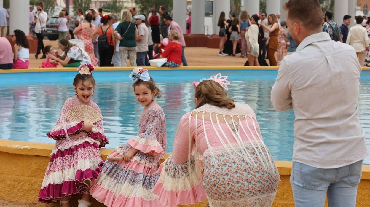 El familiar ambiente del domingo de Feria de Córdoba, en imágenes