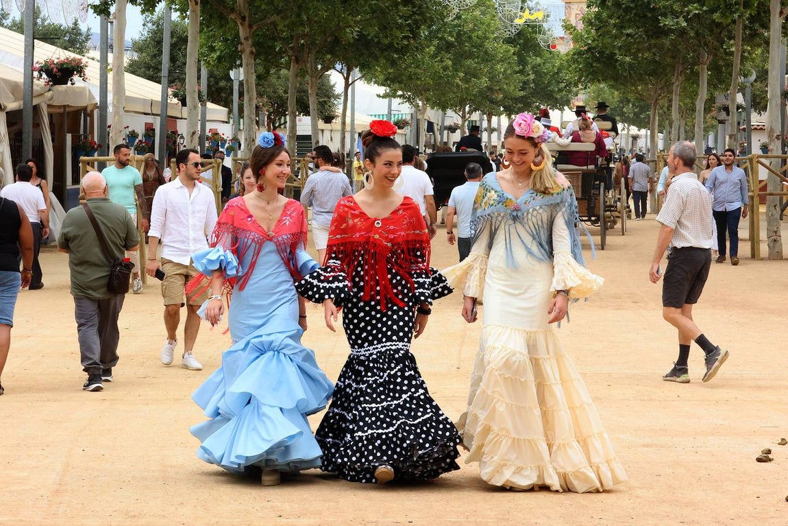 El familiar ambiente del domingo de Feria de Córdoba, en imágenes