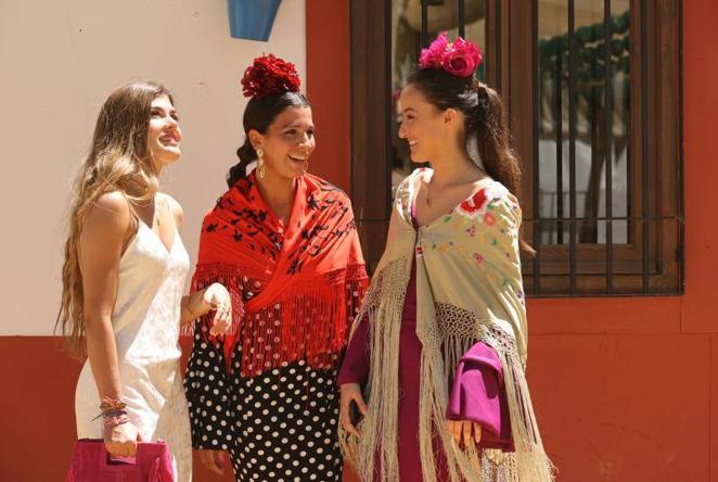 El relajado ambiente en el recinto ferial del lunes de la Feria de Córdoba, en imágenes