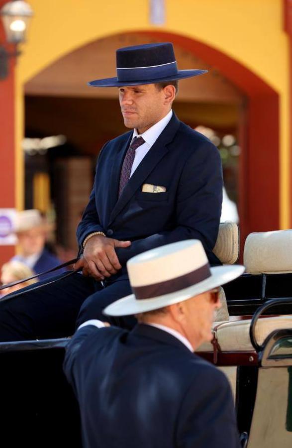 El relajado ambiente en el recinto ferial del lunes de la Feria de Córdoba, en imágenes