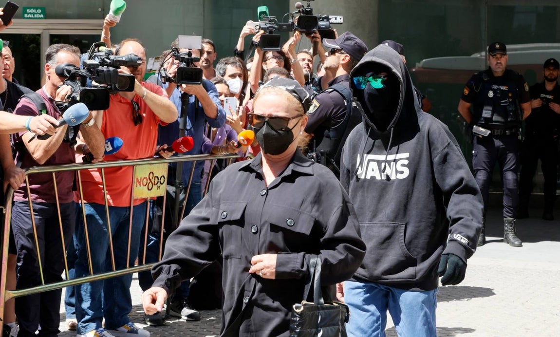 En imágenes, salida de la segunda jornada del juicio contra el &#039;Cuco&#039; y su madre por el caso Marta del Castillo