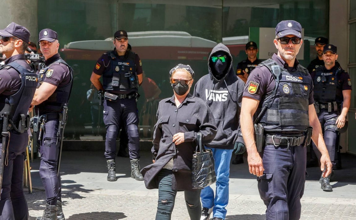 En imágenes, salida de la segunda jornada del juicio contra el &#039;Cuco&#039; y su madre por el caso Marta del Castillo