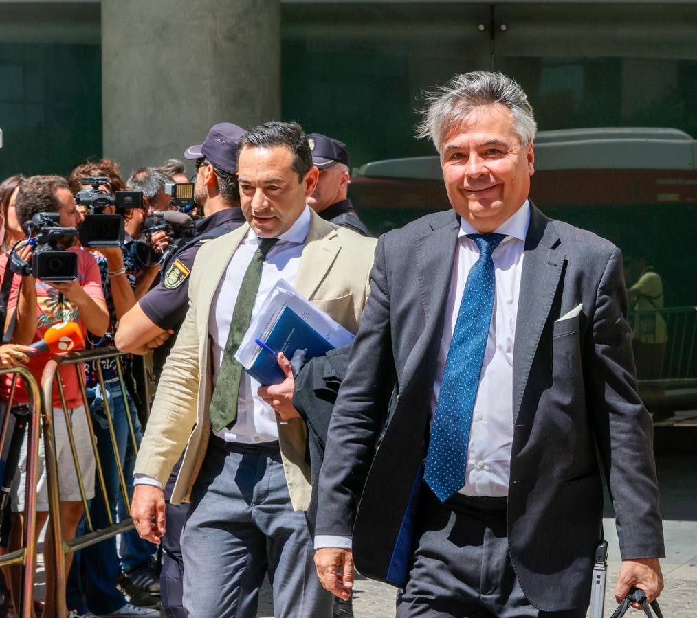 En imágenes, salida de la segunda jornada del juicio contra el &#039;Cuco&#039; y su madre por el caso Marta del Castillo