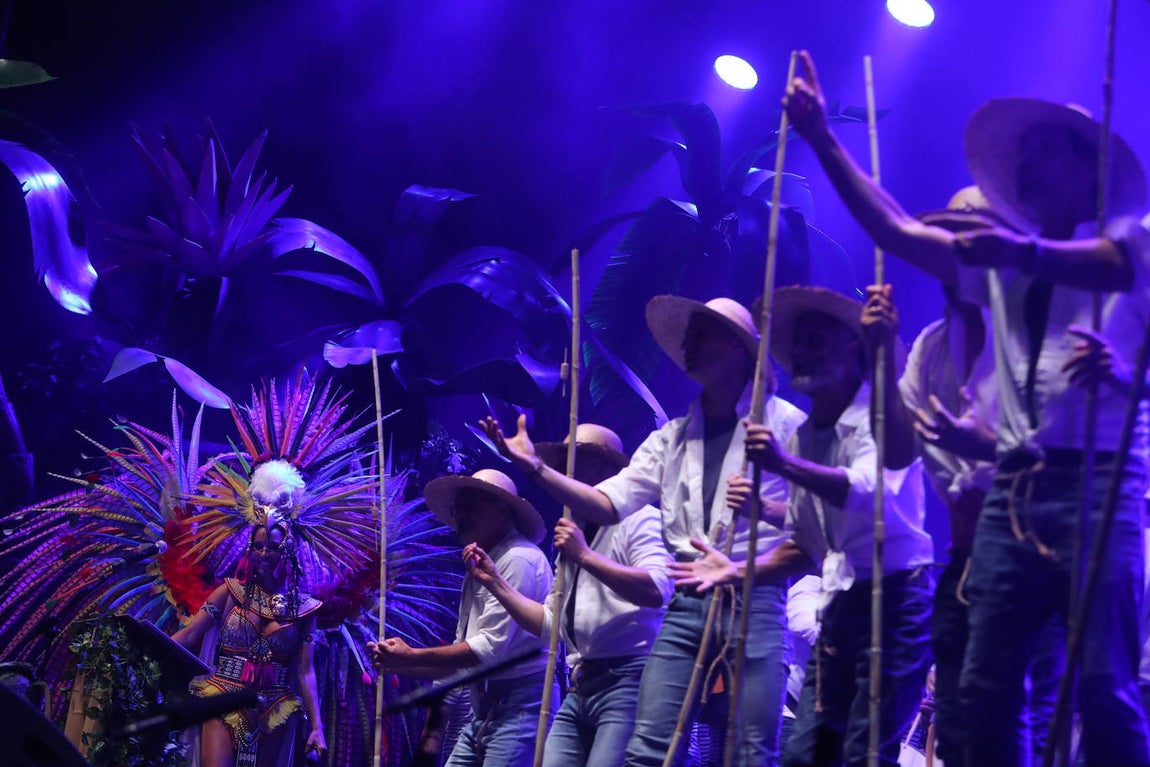 El espectacular pregón de India Martínez en el Carnaval de Cádiz, en imágenes