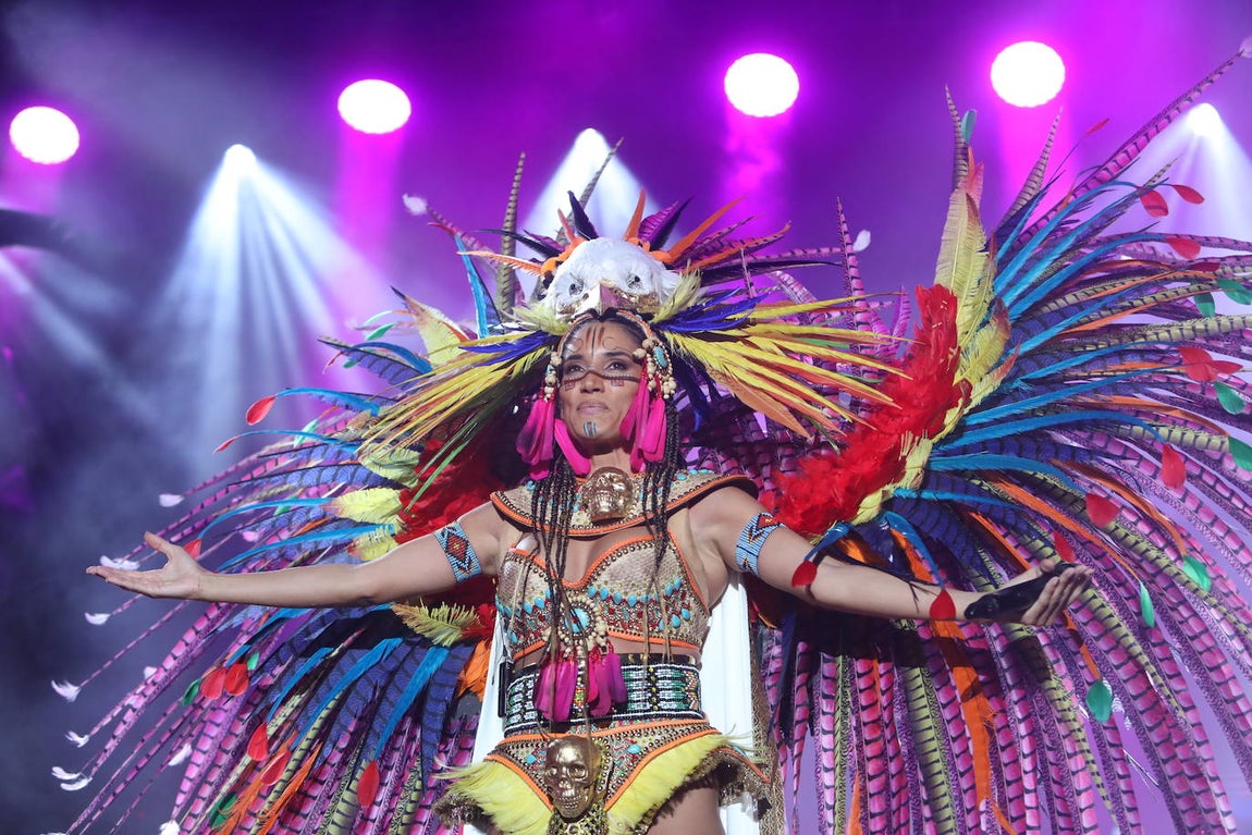 El espectacular pregón de India Martínez en el Carnaval de Cádiz, en imágenes