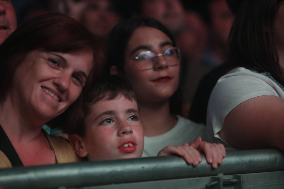 El espectacular pregón de India Martínez en el Carnaval de Cádiz, en imágenes