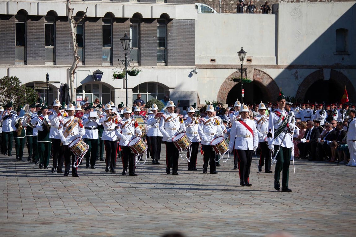 Desfile militar para despedir a los condes de Wessex en Gibraltar