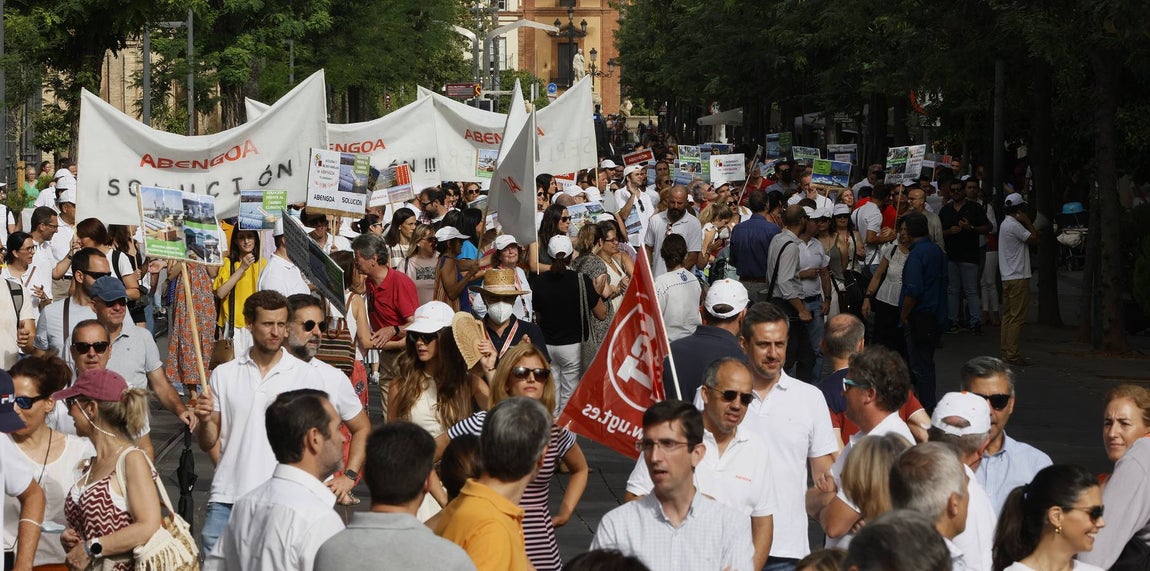 Nueva manifestación de trabajadores de Abengoa en Sevilla para pedir el rescate