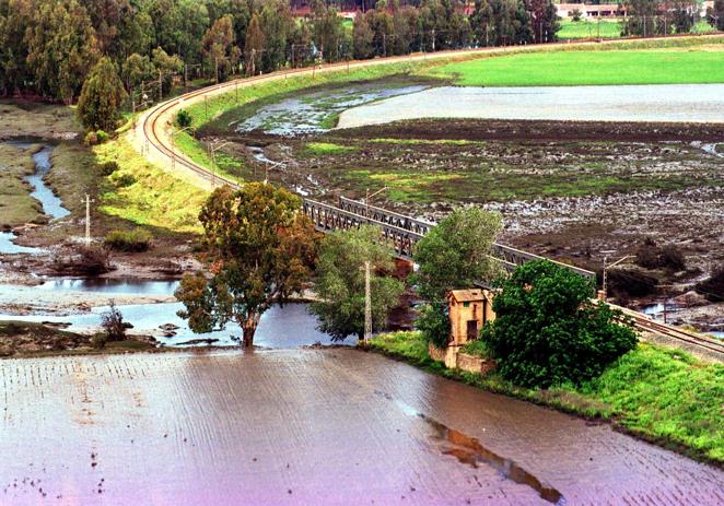 25 de abril de 1998. La rotura de la balsa minera de Aznalcóllar, propiedad de la empresa sueca Bolidem, provoca un vertido de lodos tóxicos. Es la mayor catástrofe medioambiental de la historia reciente de Andalucía