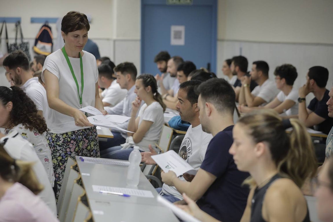 Primer examen de las oposiciones de magisterio celebradas en Sevilla