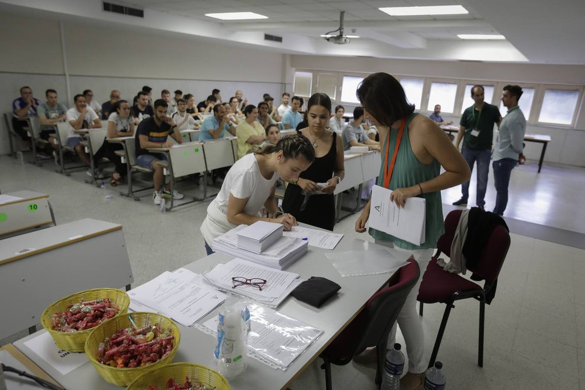 Primer examen de las oposiciones de magisterio celebradas en Sevilla