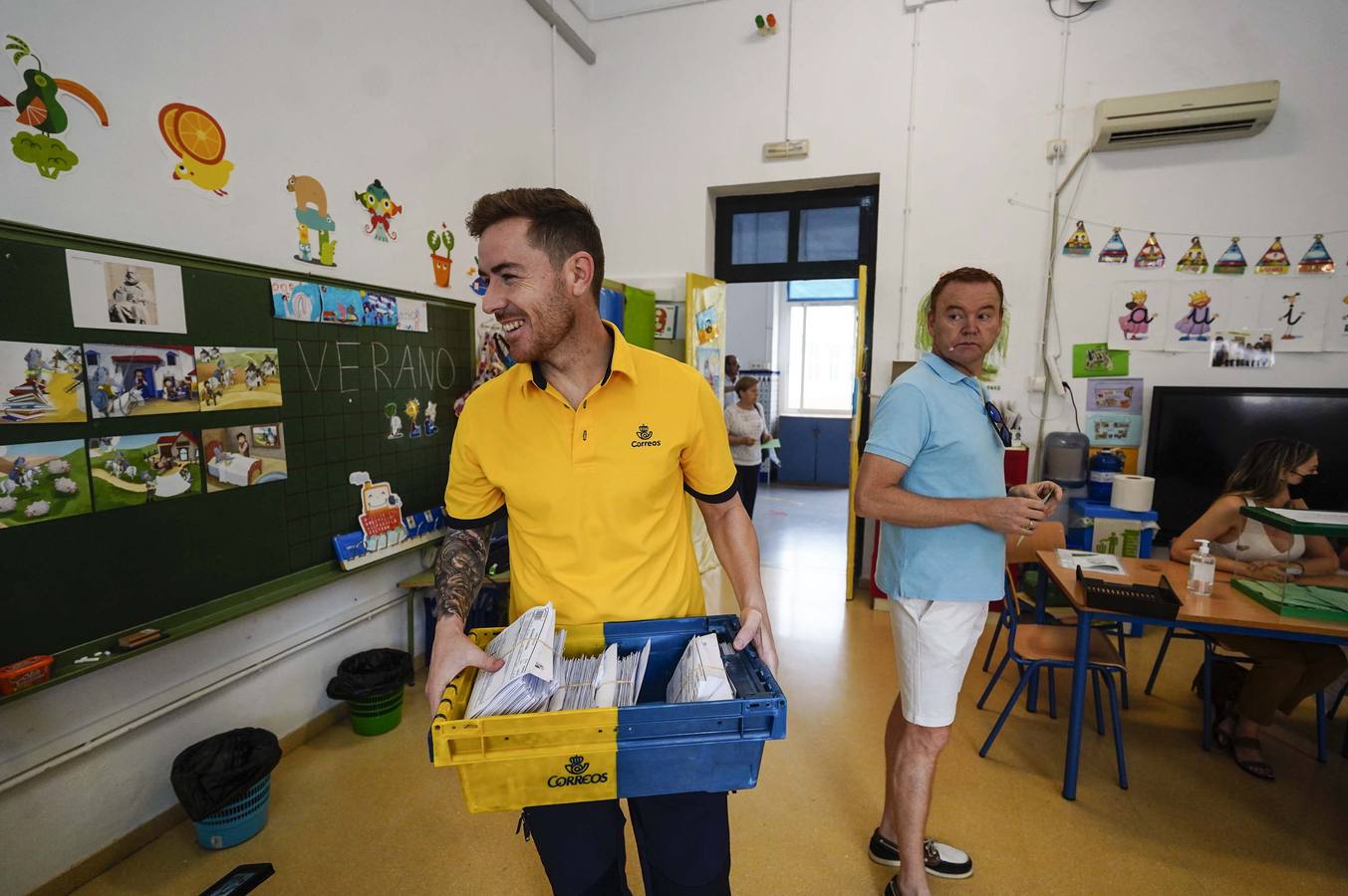 Votaciones durante la jornada electoral del 19J en Andalucía