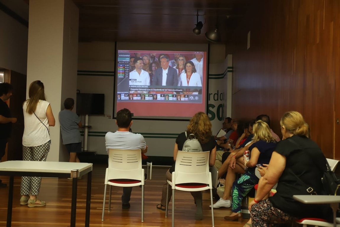 La dura derrota del PSOE de Córdoba en las autonómicas, en imágenes