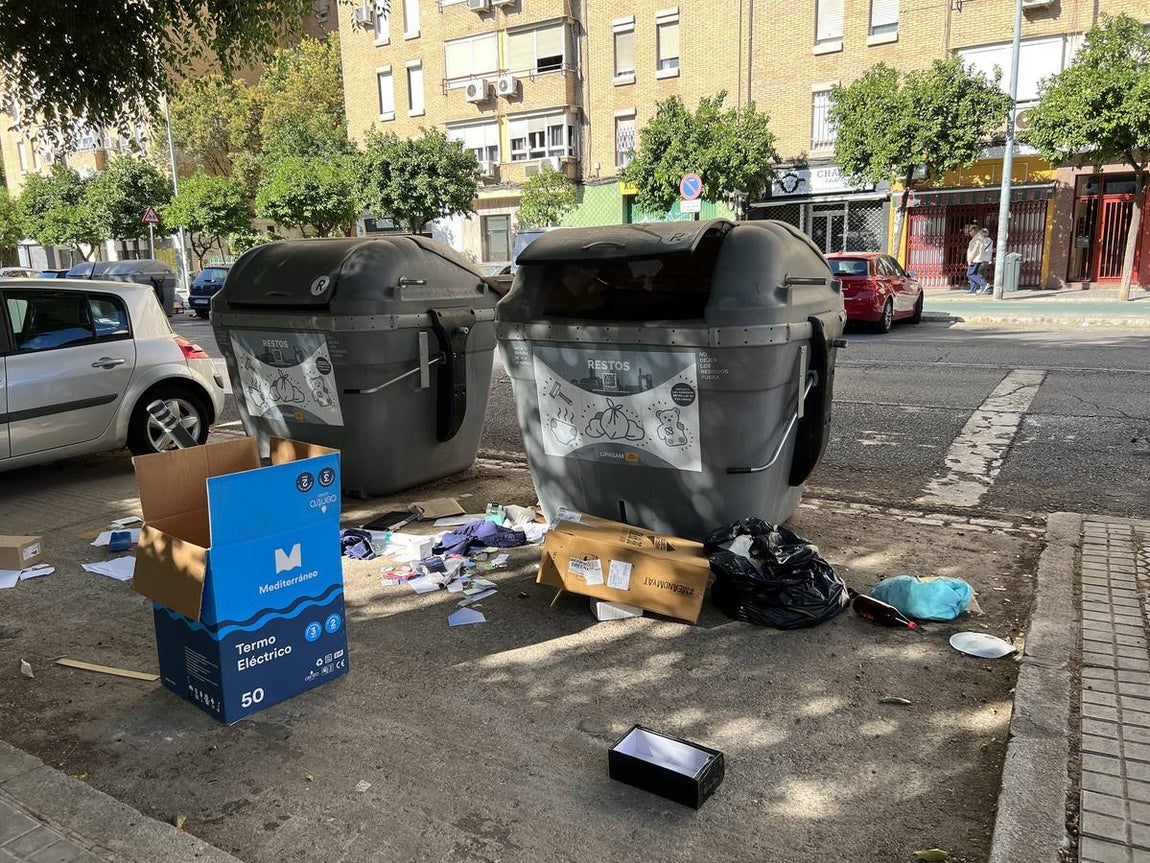 La suciedad inunda las calles de Sevilla