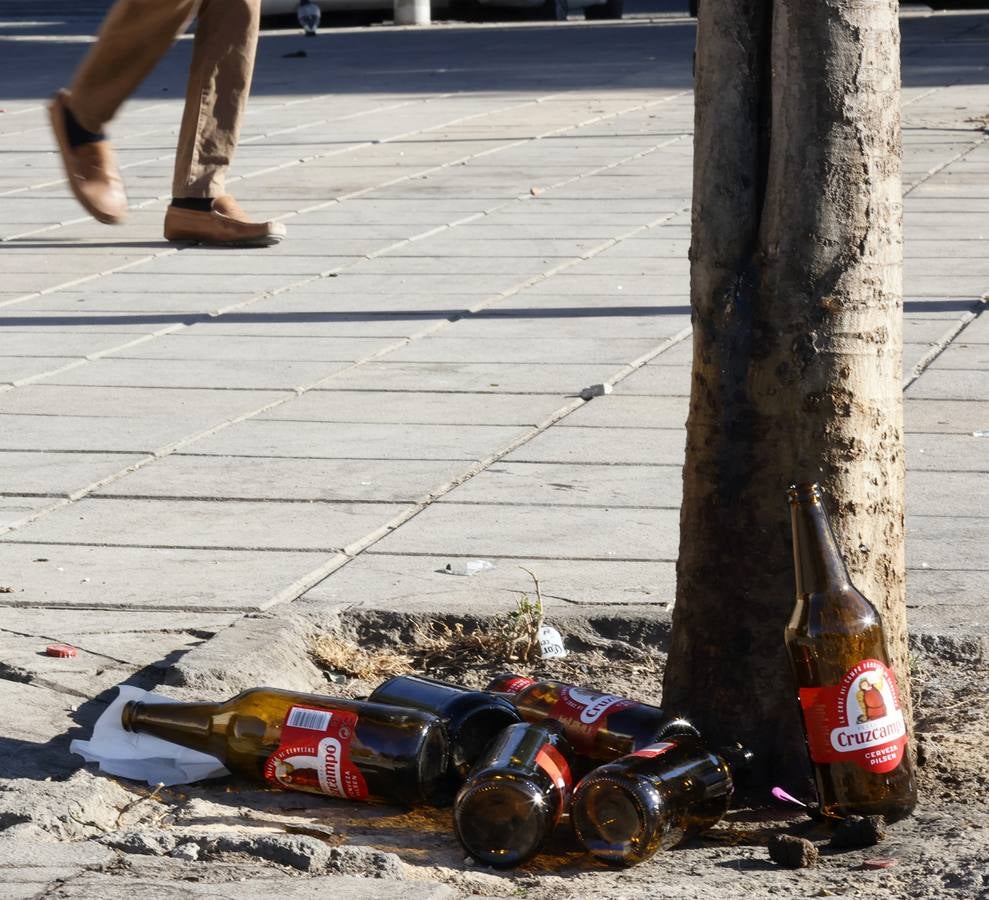 La suciedad inunda las calles de Sevilla