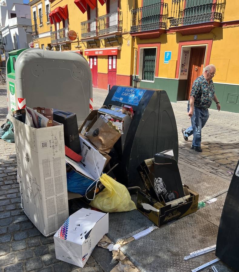La suciedad inunda las calles de Sevilla