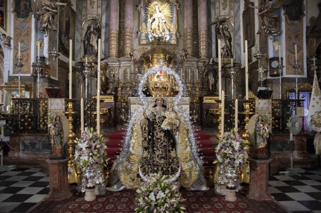 El besamanos del Carmen del Santo Ángel, en imágenes