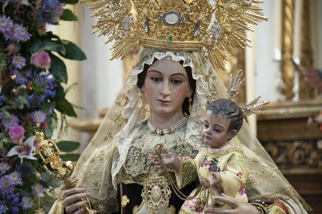 Las imágenes del besamanos de la Virgen del Carmen de San Gil