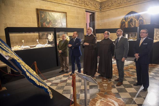 El Santo Ángel presenta el nuevo manto y proyecto de palio de la Virgen de la Salud