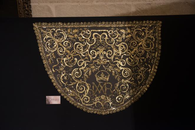 El Santo Ángel presenta el nuevo manto y proyecto de palio de la Virgen de la Salud