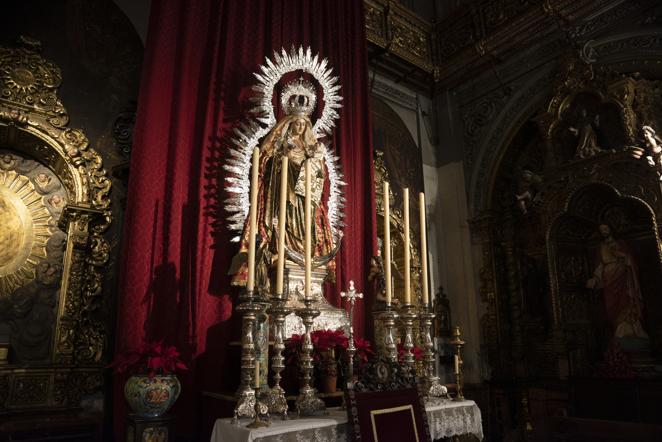 La Virgen del Amparo, en el crucero de la Magdalena