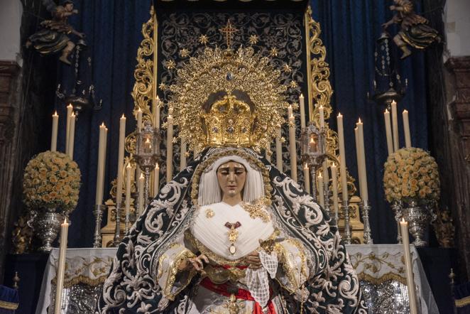 El besamanos de la Virgen de la Candelaria