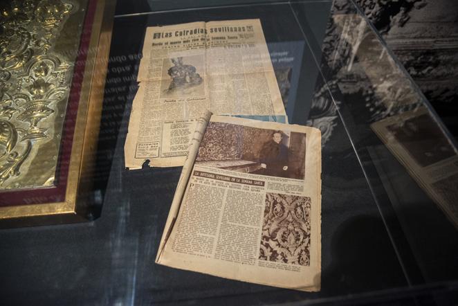 La exposición de la restauración del manto de la Virgen del Socorro del Amor