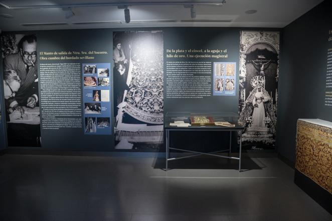 La exposición de la restauración del manto de la Virgen del Socorro del Amor