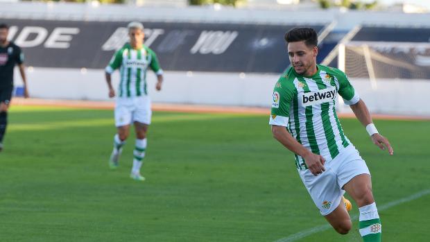 Al descanso, el Betis merece más ante el Granada (0-0)