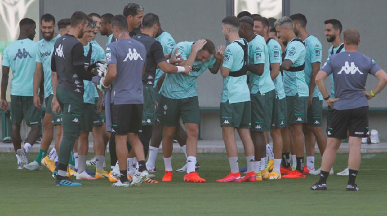 Aplauso y pasillo de bienvenida para Loren