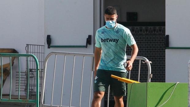 Segunda sesión de entrenamiento de Fekir y nueva ausencia de Sanabria y Víctor Ruiz