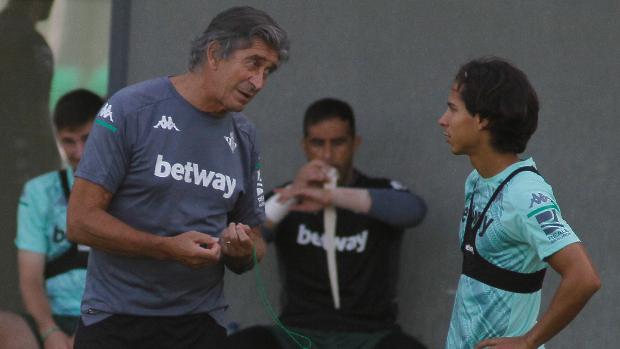 Pellegrini ''mima'' a Diego Lainez