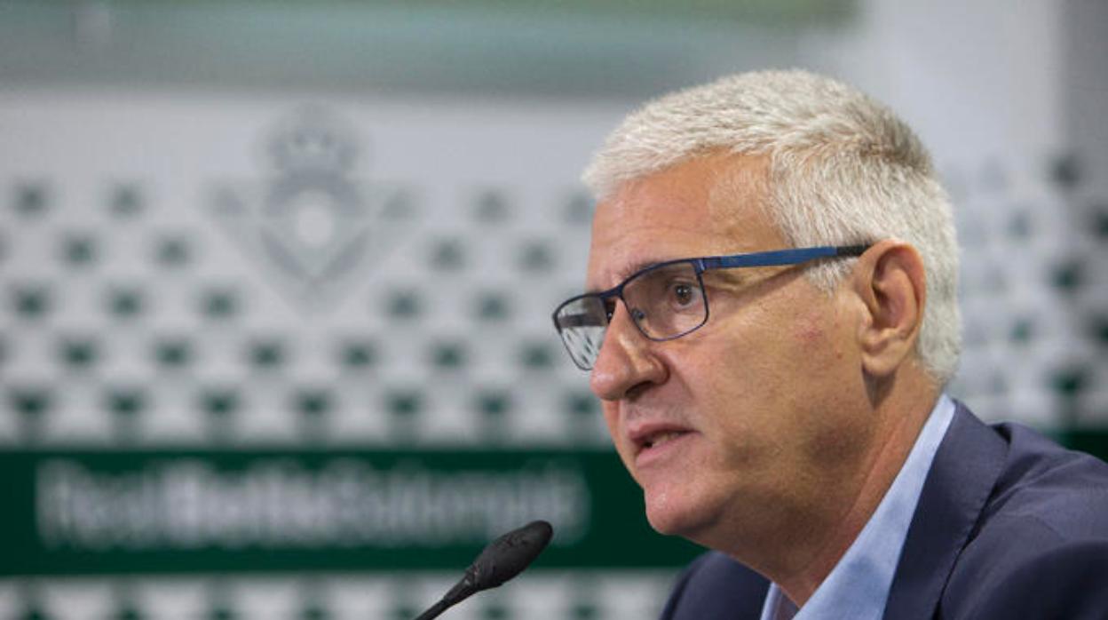 Cordón, en una rueda de prensa en la sala de prensa del club verdiblanco