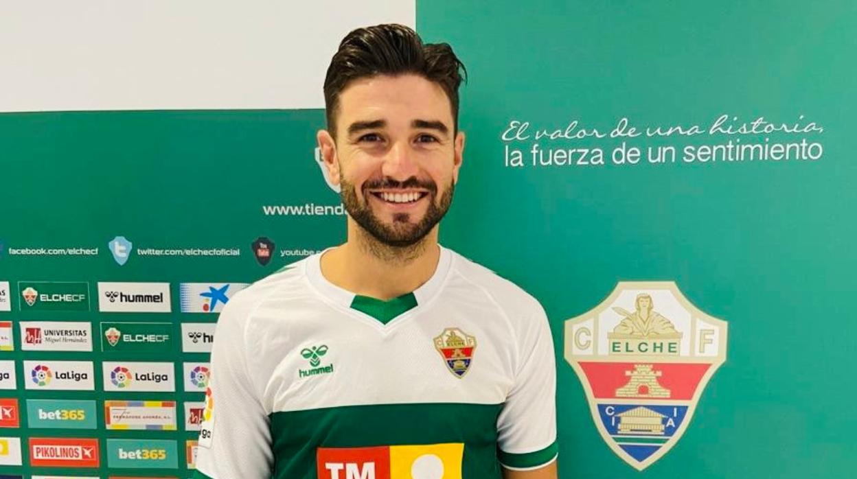 Barragán con la camiseta del Elche