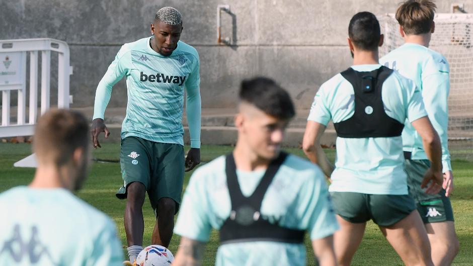 Emerson avanza paso a paso