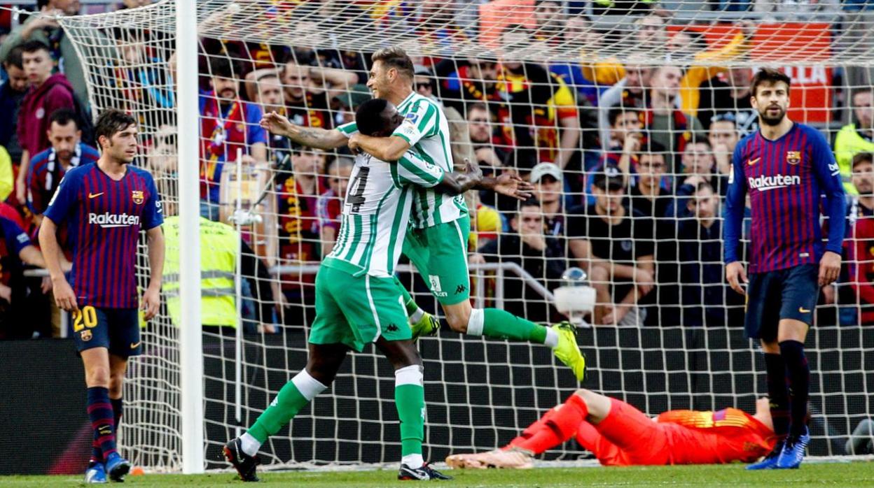 la que sJoaquín celebra un gol en el Camp Nou