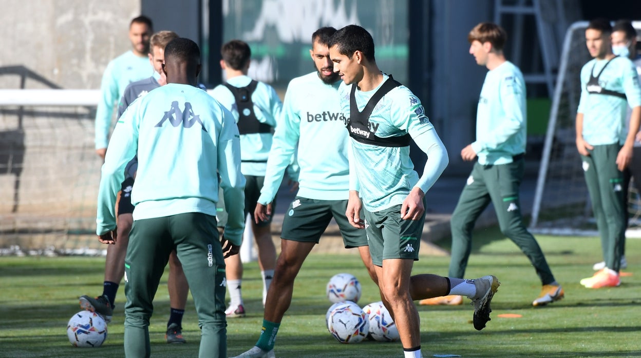 Mandi, junto a varios compañeros, durante un entrenamiento