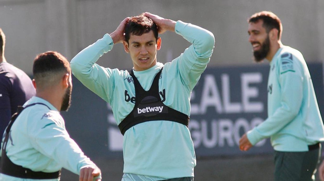 Borja Iglesias y Lainez inician el entrenamiento con el grupo