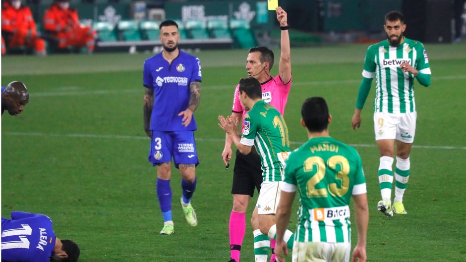 Así fue la rápida expulsión de William Carvalho, en vídeo