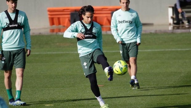 Lainez aguarda su oportunidad para volver al once