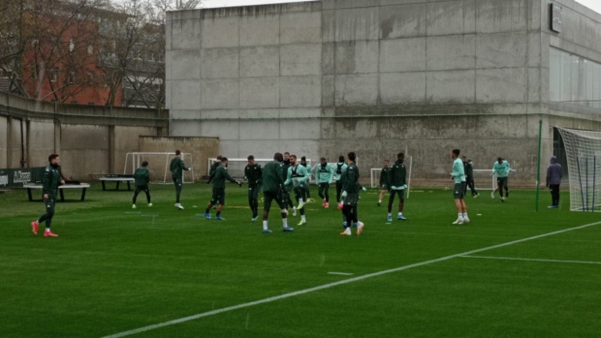 Víctor Ruiz no inicia la sesión con el grupo