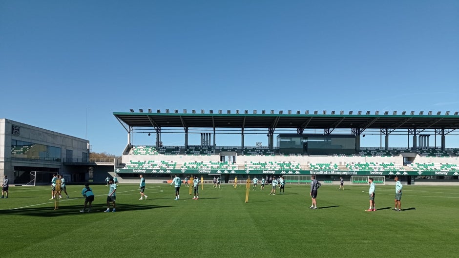Pellegrini sigue preparando el derbi con todos los efectivos disponibles