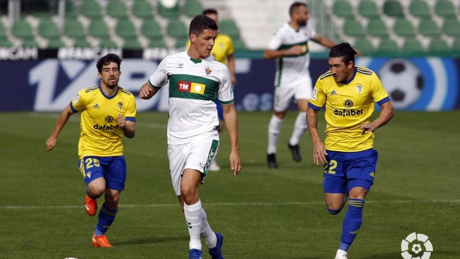 Carrillo y el Elche - Betis: «Estamos creciendo y nadie se quiere enfrentar a nosotros»