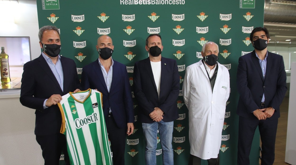 De izquierda a derecha, Fernando Moral, Álvaro Guillén, Joan Plaza, Juan Ramón Guillén y Ángel Haro